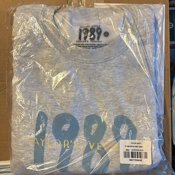 Brand New Taylor Swift Official Merch – 1989 Taylor’s Version Sweatshirt Large - Picture 2 of 5